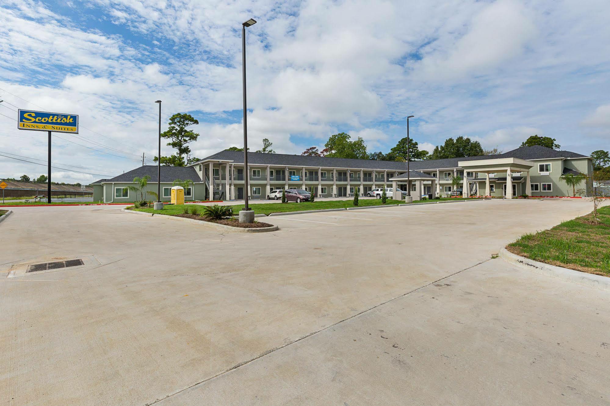 Scottish Inns & Suites - Crosby Eksteriør billede